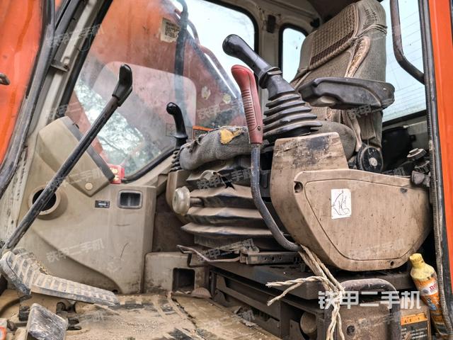 显示屏 (驾驶室部分) 显示屏 (驾驶室部分)