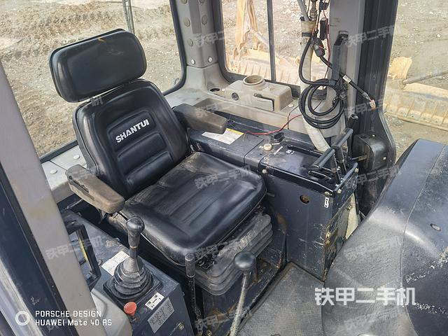 驾驶室操作台（设备外观及核心部件）