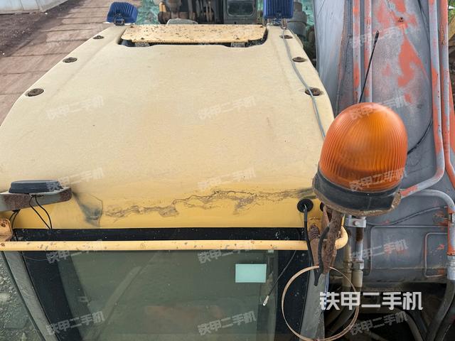 驾驶室顶部(整机外观) 驾驶室顶部(整机外观)