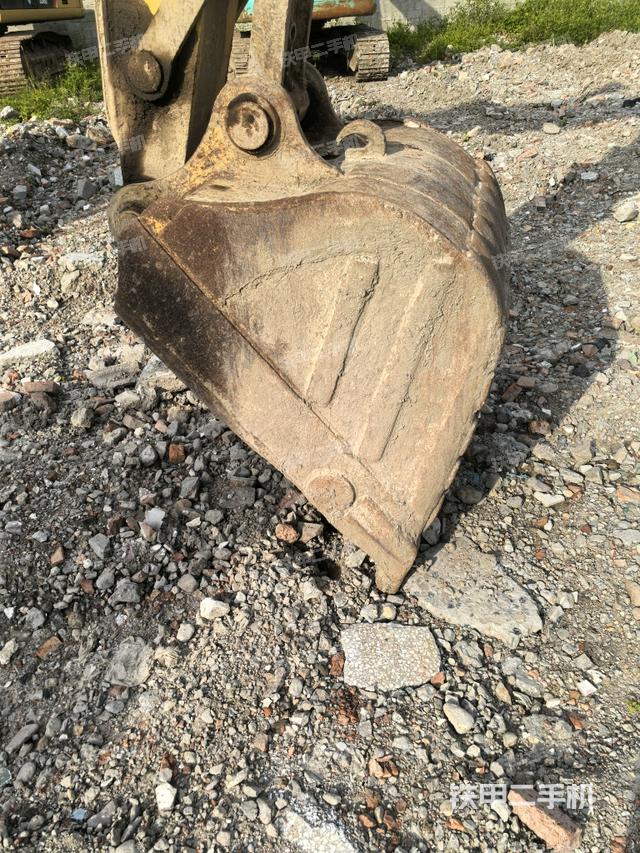 铲斗45度(工作和回转装置) 铲斗45度(工作和回转装置)