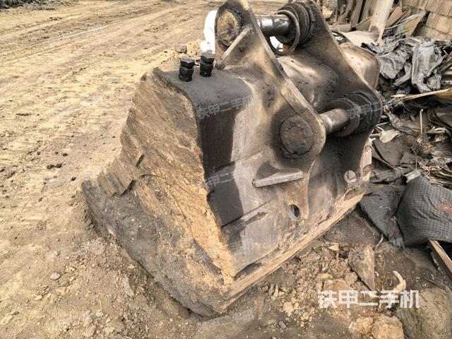 铲斗右后整体（工作和回转装置）