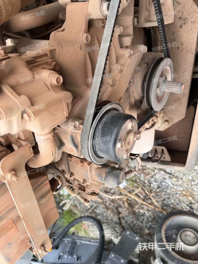 發(fā)動(dòng)機(jī)艙全景（壓路機(jī)發(fā)動(dòng)機(jī)艙）