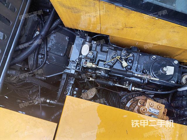 回转马达和主控阀（整机外观）