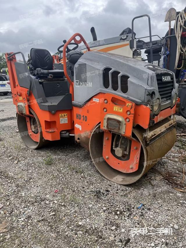 正前（壓路機(jī)整機(jī)外觀）