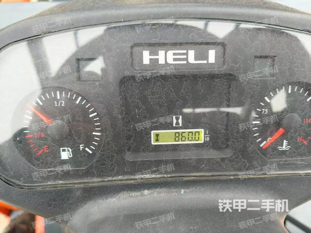 驾驶室操作台（设备外观及核心部件）