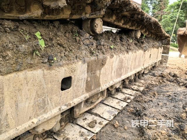 右侧履带整体(行走机构) 右侧履带整体(行走机构)