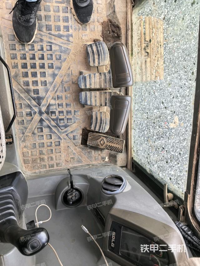 座椅右側控制臺/鑰匙門/油門/含右手柄（駕駛室部分）