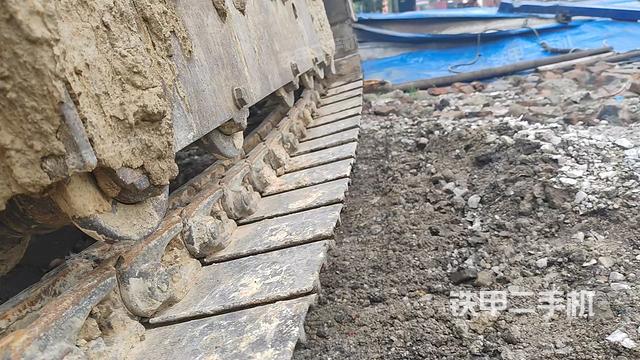 单侧履带整体(整机外观) 单侧履带整体(整机外观)