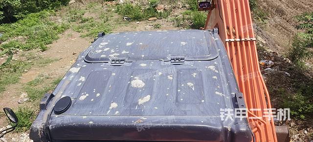 驾驶室顶部(整机外观) 驾驶室顶部(整机外观)