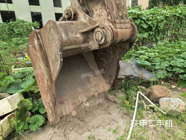 铲斗45度(工作和回转装置) 铲斗45度(工作和回转装置)