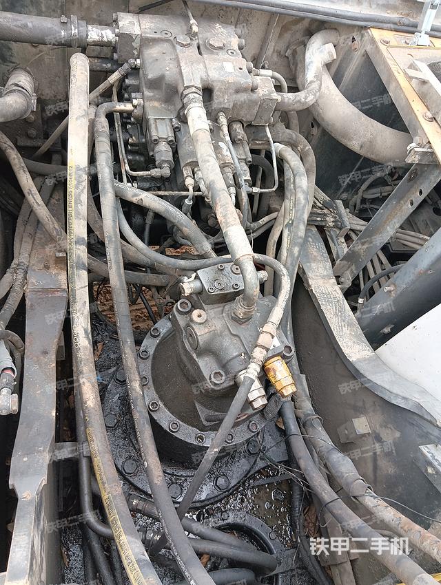 回转马达和主控阀（整机外观）