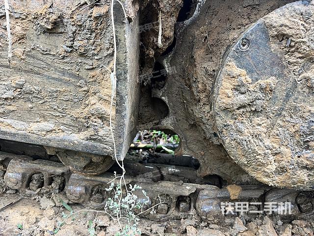 单侧履带整体(整机外观) 单侧履带整体(整机外观)