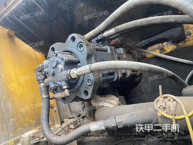 液压泵舱室正面整体(整机外观) 液压泵舱室正面整体(整机外观)