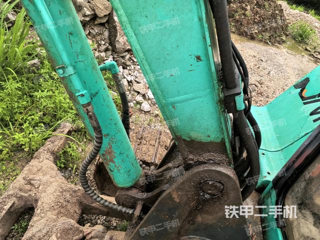 小臂整体右前(工作和回转装置) 小臂整体右前(工作和回转装置)