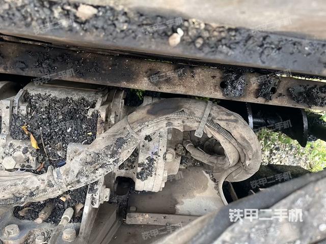 工作装置4（工作装置）