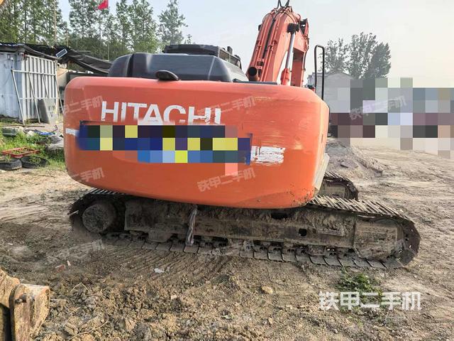 驾驶室顶部(整机外观) 驾驶室顶部(整机外观)