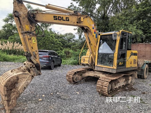 山東臨工E680F挖掘機(jī)