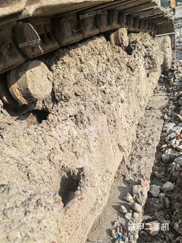 右侧履带整体(行走机构) 右侧履带整体(行走机构)