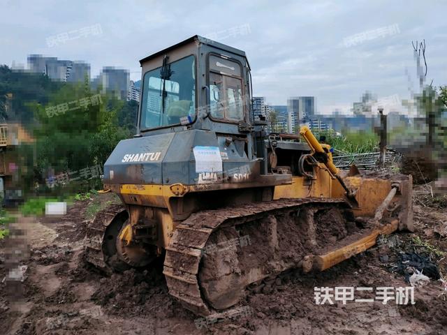 设备正后全景(推土机整车外观) 设备正后全景(推土机整车外观)