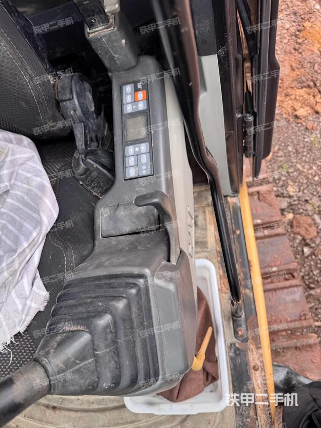 座椅左側(cè)控制臺/音響/含左手柄（駕駛室部分）