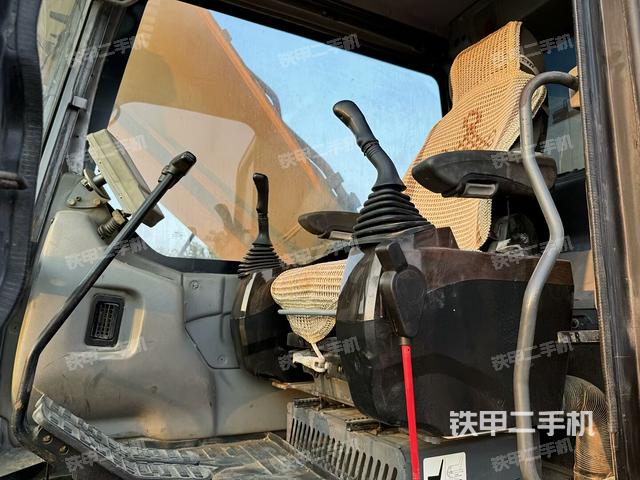 驾驶室整体(整机外观) 驾驶室整体(整机外观)