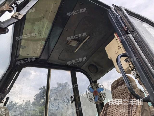 顶棚整体(驾驶室部分) 顶棚整体(驾驶室部分)