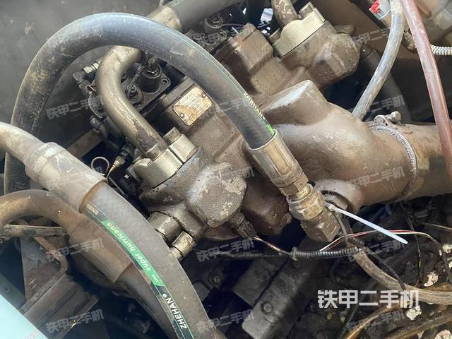 液压泵舱室正面整体(整机外观) 液压泵舱室正面整体(整机外观)