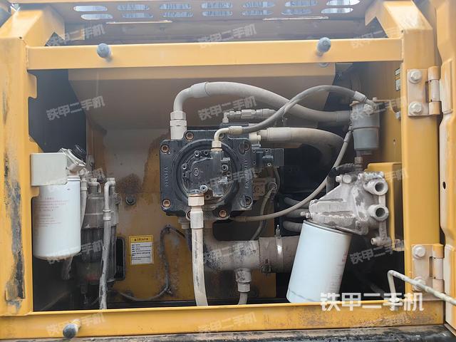 液壓泵艙室正面整體（整機(jī)外觀）