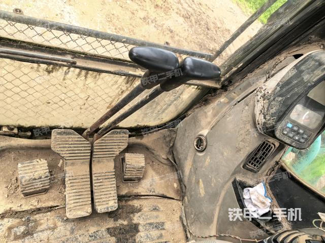 后窗玻璃角标(驾驶室部分) 后窗玻璃角标(驾驶室部分)