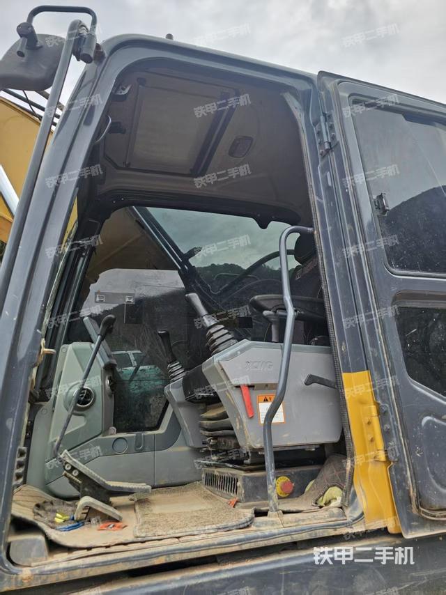 驾驶室整体（整机外观）