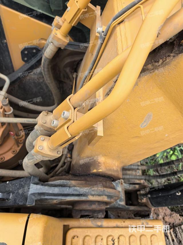 大臂根部 斜视(工作和回转装置) 大臂根部 斜视(工作和回转装置)