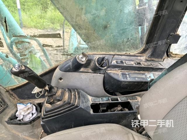 座椅后部(驾驶室部分) 座椅后部(驾驶室部分)