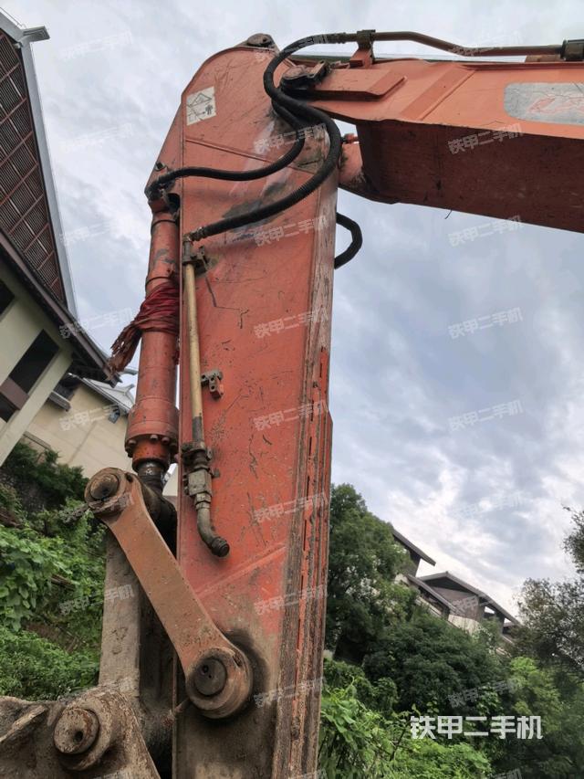 小臂整体左后(工作和回转装置) 小臂整体左后(工作和回转装置)