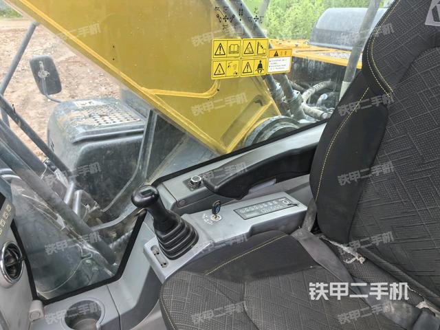 后窗玻璃角标(驾驶室部分) 后窗玻璃角标(驾驶室部分)
