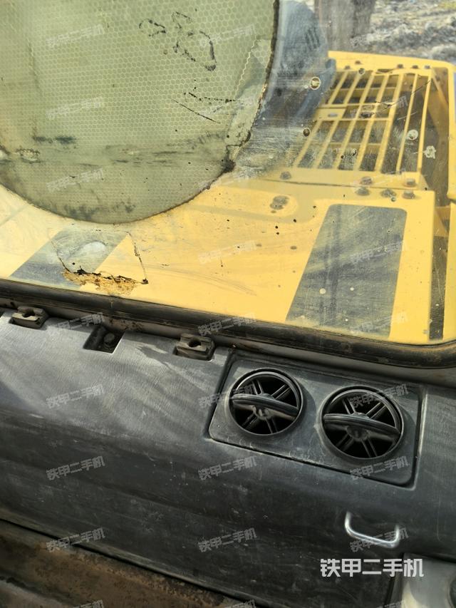 后窗玻璃角标(驾驶室部分) 后窗玻璃角标(驾驶室部分)