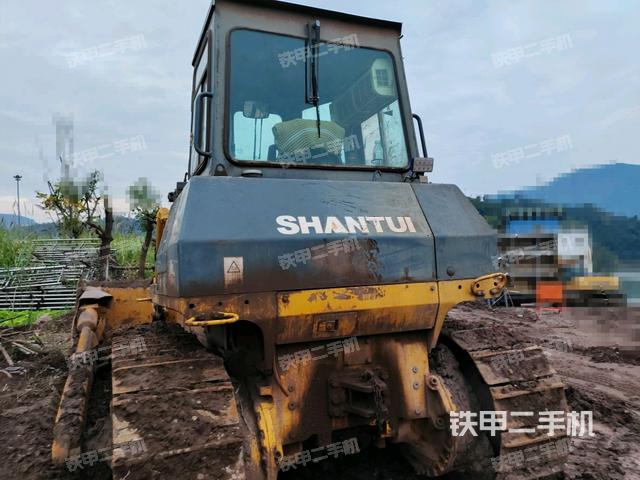 右前45°(推土机整车外观) 右前45°(推土机整车外观)