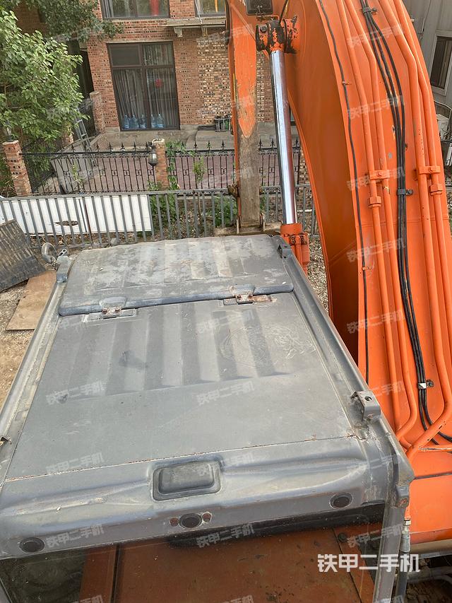 驾驶室顶部（整机外观）