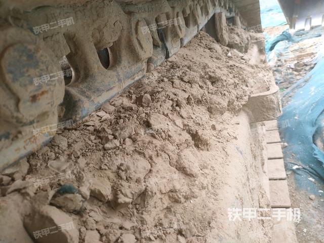 单侧履带整体(整机外观) 单侧履带整体(整机外观)