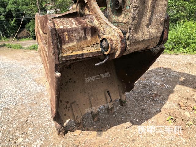 小臂整体右前(工作和回转装置) 小臂整体右前(工作和回转装置)