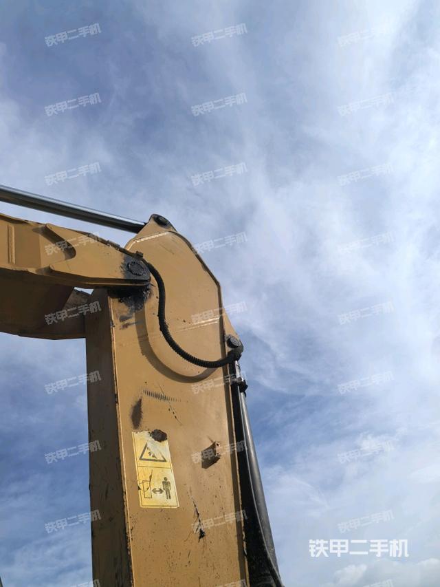 小臂整体右前(工作和回转装置) 小臂整体右前(工作和回转装置)