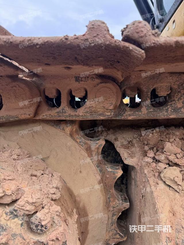 左驅(qū)動輪（行走機構(gòu)）