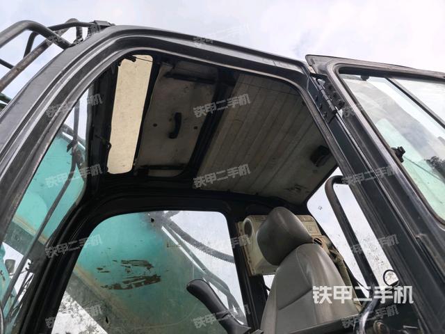 左后方玻璃角标(驾驶室部分) 左后方玻璃角标(驾驶室部分)