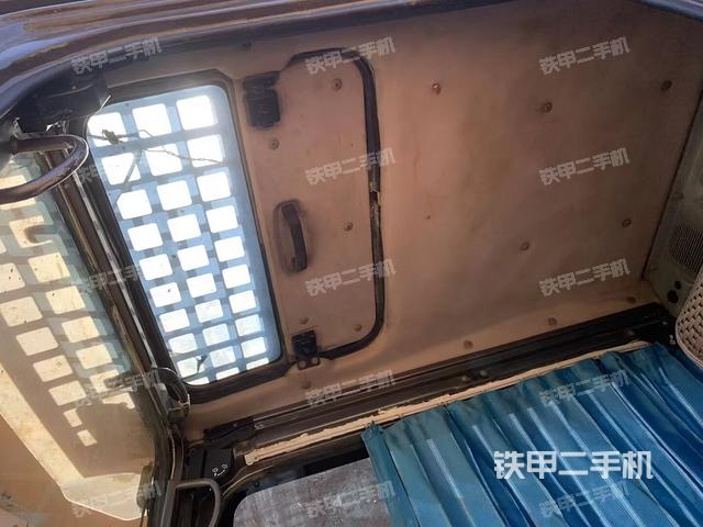 駕駛室頂部(整機外觀) 駕駛室頂部(整機外觀)