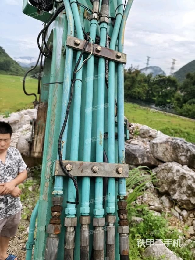 转盘和下车架正前(工作和回转装置) 转盘和下车架正前(工作和回转装置)