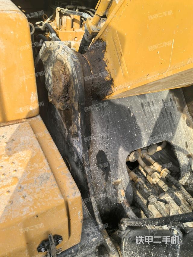 大臂根部 斜视(工作和回转装置) 大臂根部 斜视(工作和回转装置)