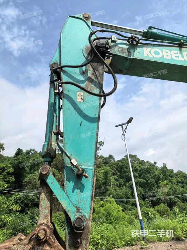 小臂整体左后(工作和回转装置) 小臂整体左后(工作和回转装置)