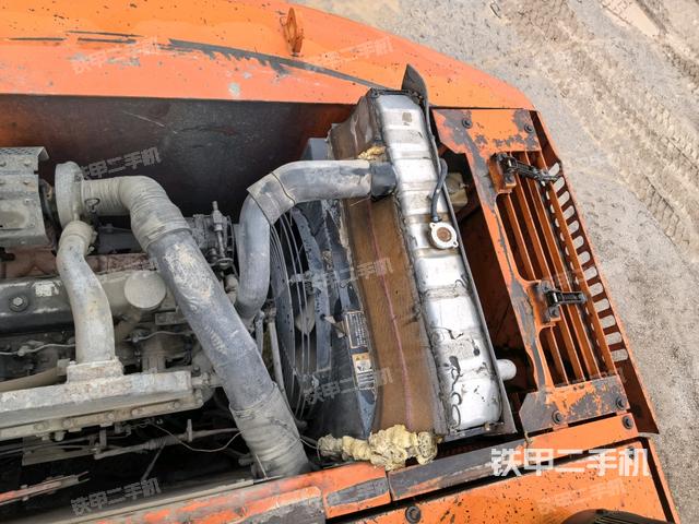 气门室盖螺丝特写(上车部件) 气门室盖螺丝特写(上车部件)