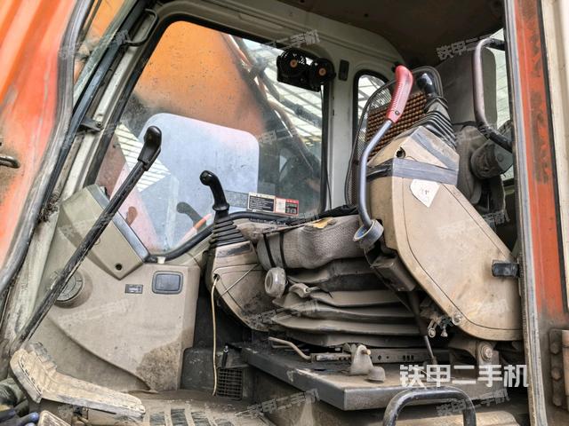 座椅左侧控制台/音响/含左手柄（驾驶室部分）