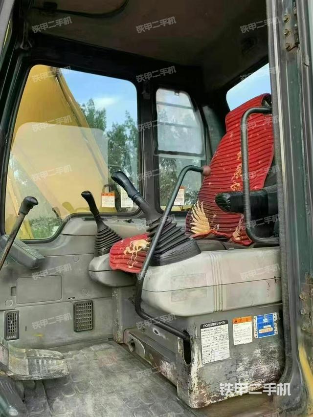 驾驶室整体（整机外观）