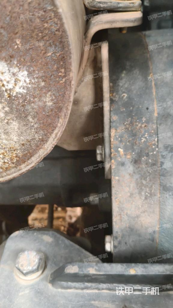 液压泵舱室正面整体(整机外观) 液压泵舱室正面整体(整机外观)